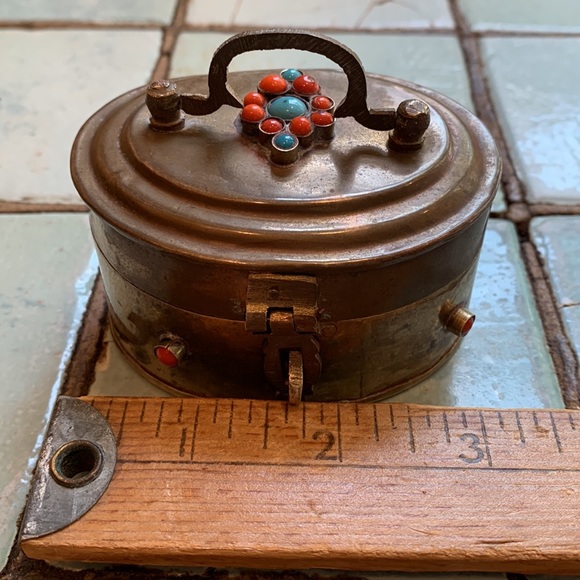 Vintage Brass Trinket Box with Colored Stones on Lid and Sides. - Picture 11 of 12